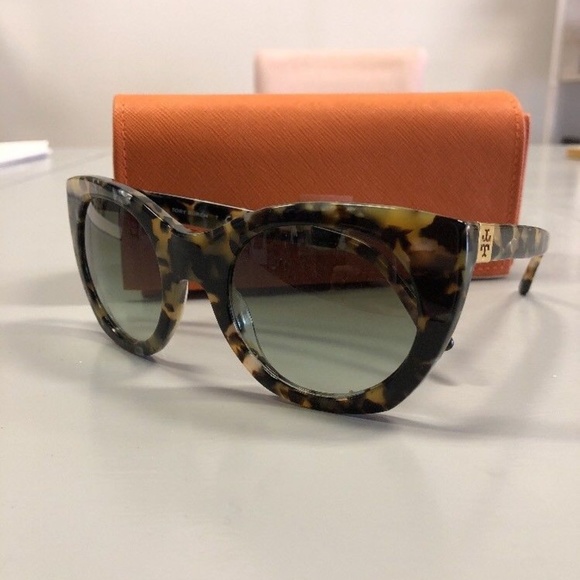 Tory Burch Accessories - Tory Burch Women's TY7097 Sunglasses w Case